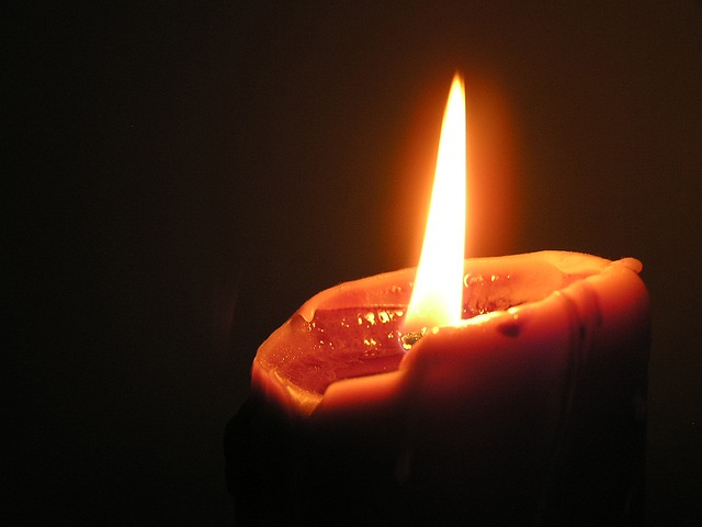 candle-268073_640